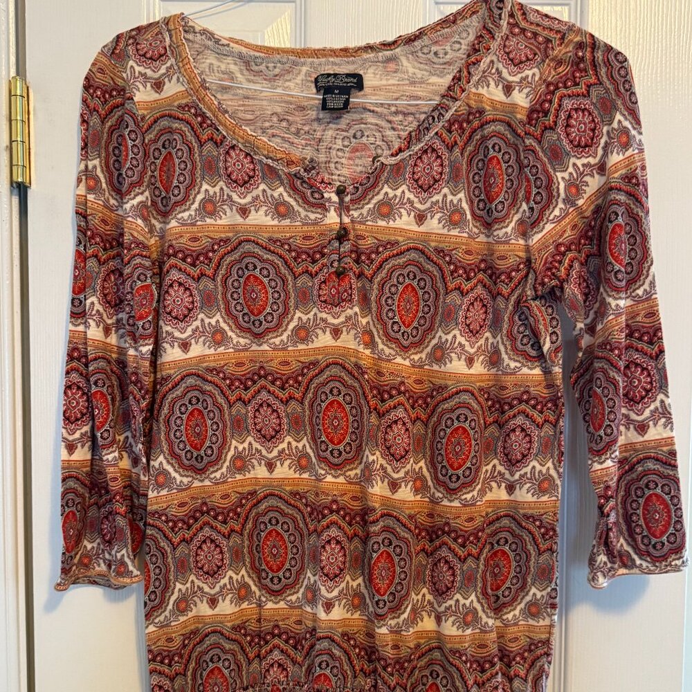 Boho chic paisley 3/4 sleeve with banded bottom top size Medium
